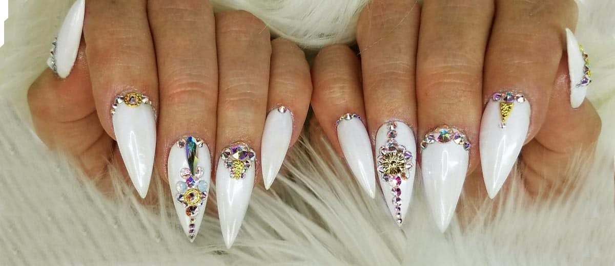 ricostruzione di unghie a stiletto